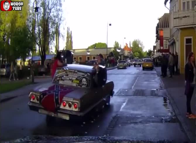 Video :A drunken puppet tumbles from a vehicle window